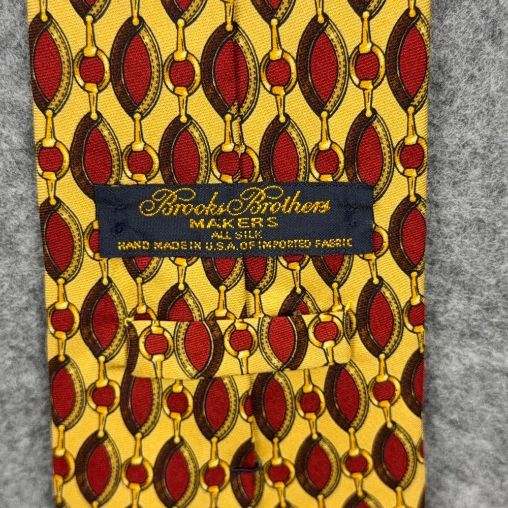 VTG Brooks Brothers Tie Mens Yellow Red Geometric Chain Link Silk Makers USA Y2K